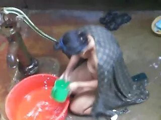 Masszírozza hatalmas ingyen potno melleimet!